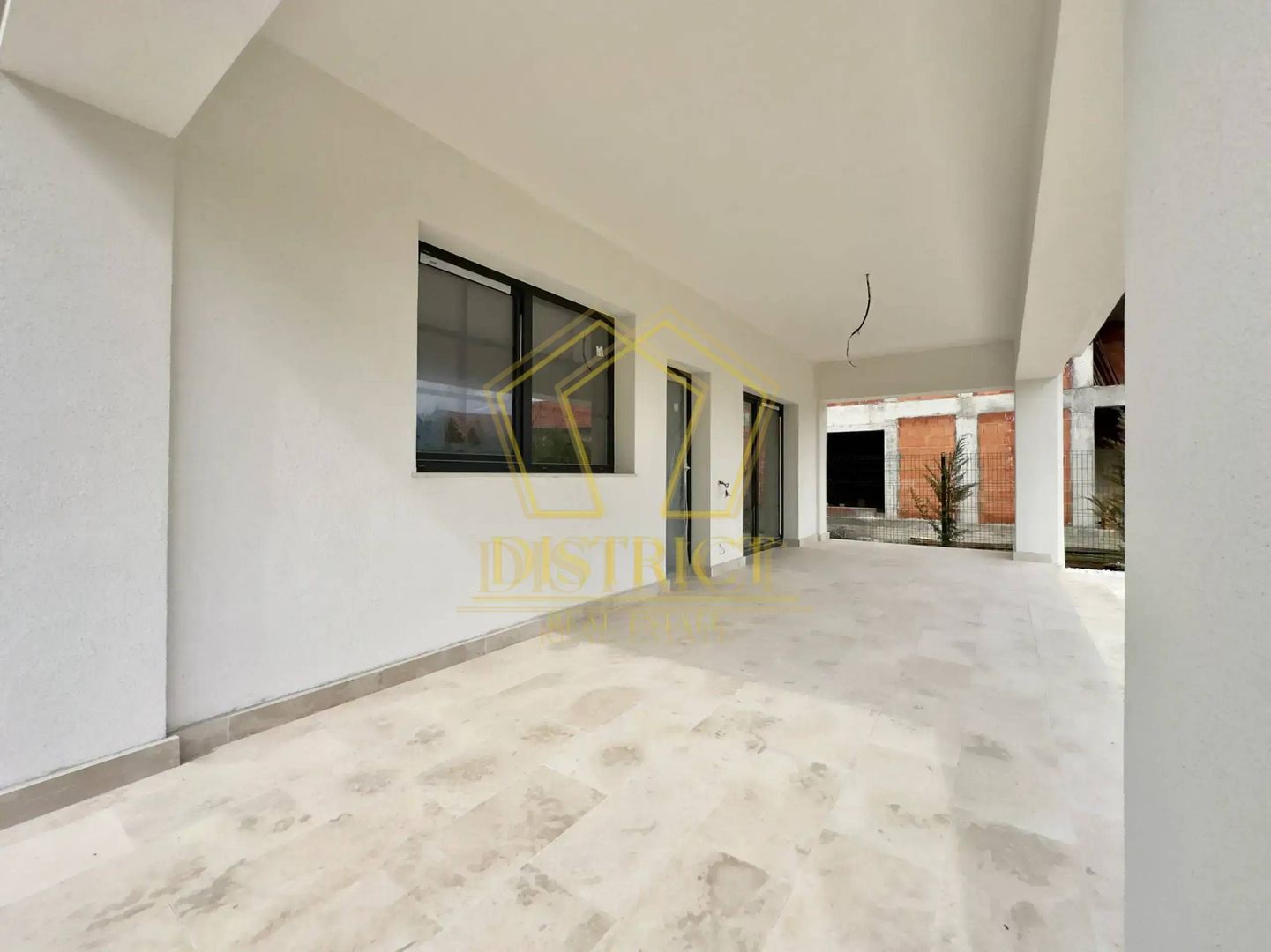 Casa superba cu 5 camere si garaj | Dumbravita - Poză 2