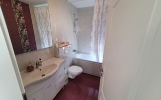 Casa cu 4 camere si garaj - Poză 9