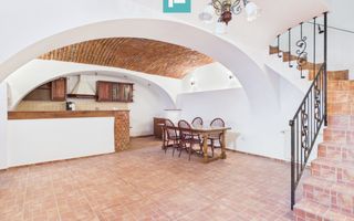 Apartament pe 3 niveluri - ultracentral, Arad - Poză 1