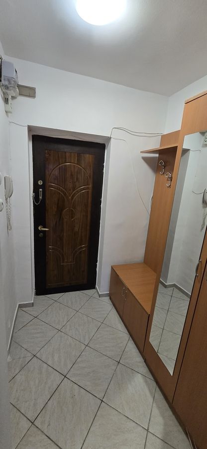 Garsonieră Piata Miniș, etaj 3, mobilată complet, bloc reabilitat - Poză 6