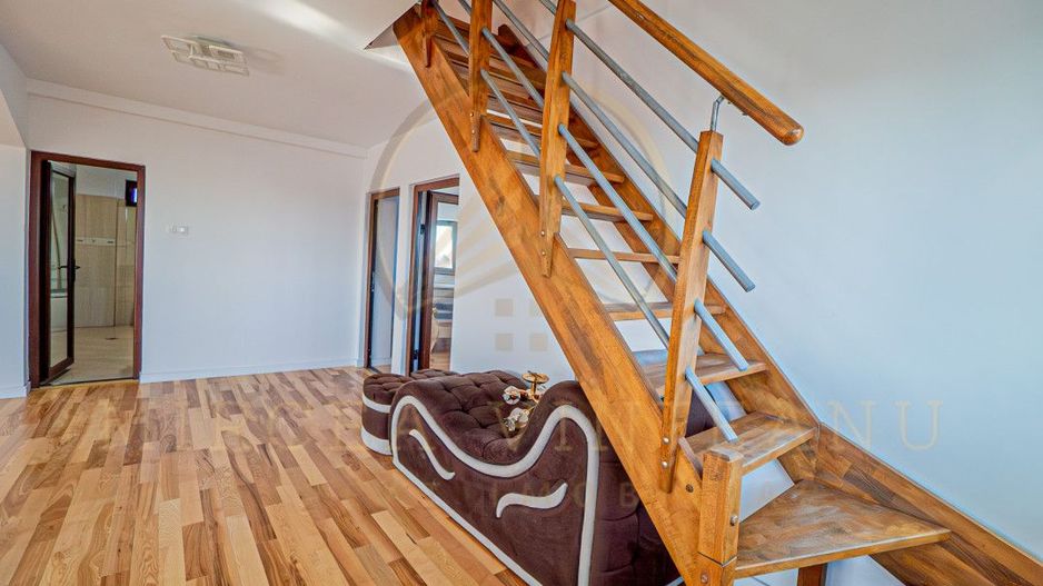 Lazu - Vila de vânzare compusă din P+1E+M. - Poză 35