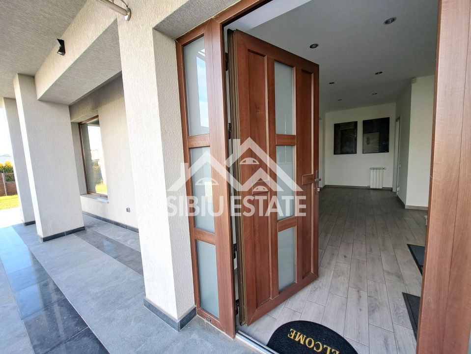 Casa Sibiu, terase panoramice, garaje, teren mare, Sura Mica - Poză 18