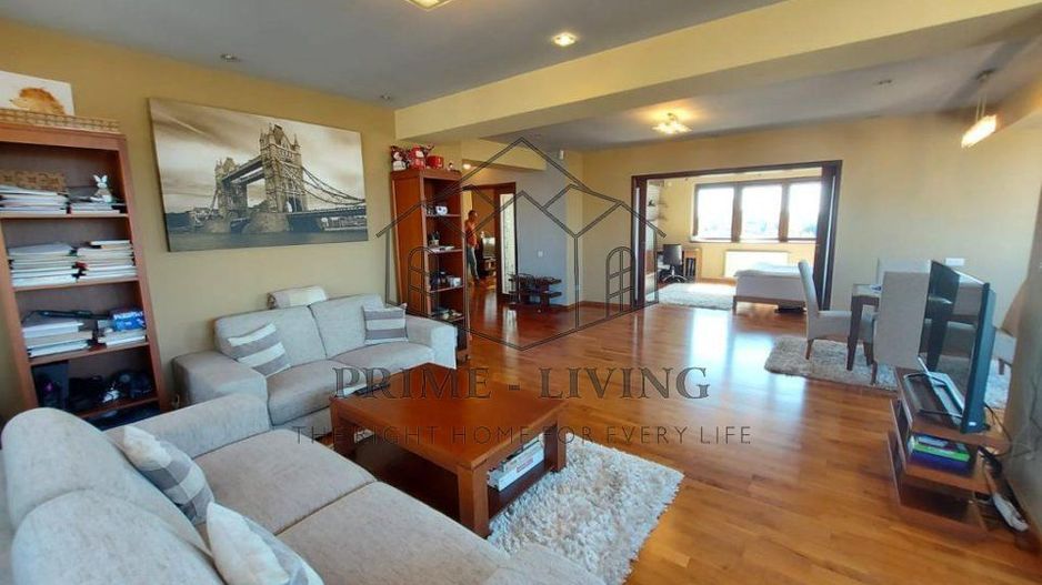 APARTAMENT CU 3 CAMERE, ULTRA-CENTRAL SI FOARTE SPATIOS LA VANZARE - Poză 1