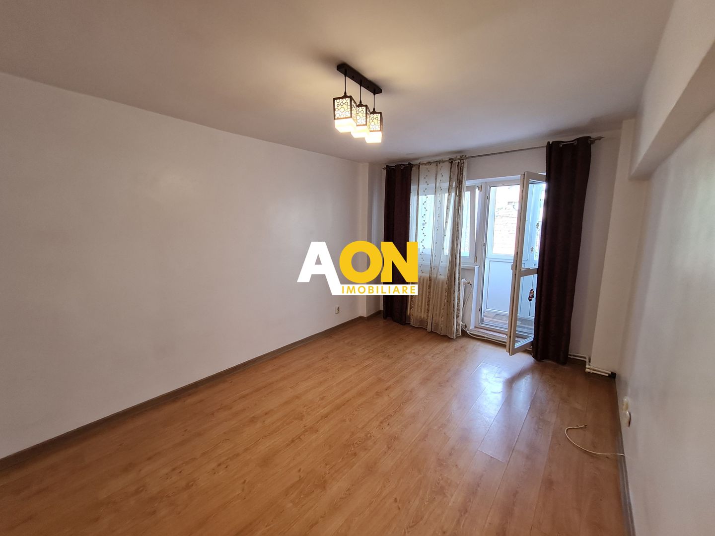 Apartament 3 Camere, Etaj 1, Decomandat, 63 mp, Zona Cetate - Poză 5