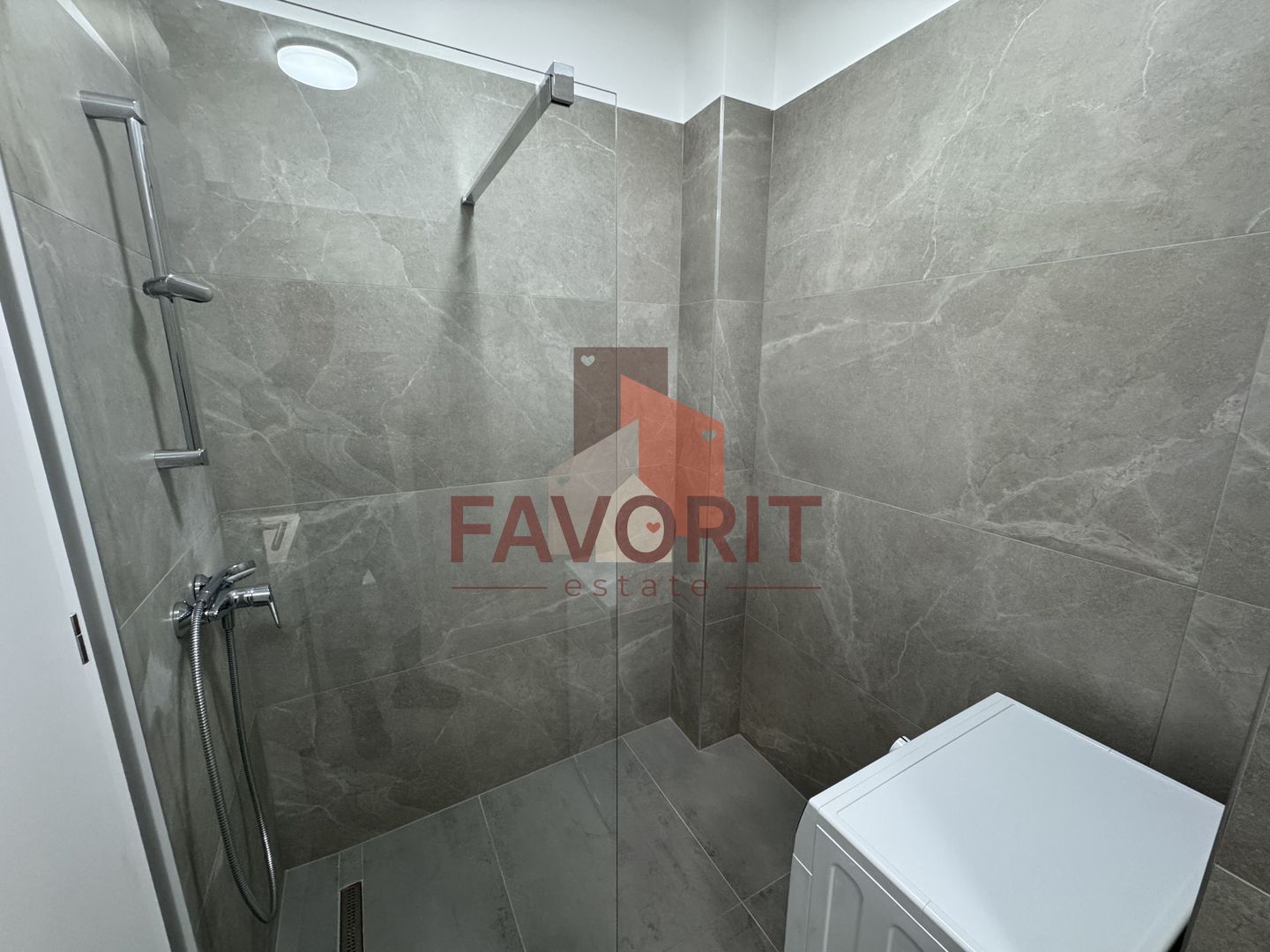 Mobilat si utilat. 2 locuri de parcare. Curte privata in CF - Poză 11