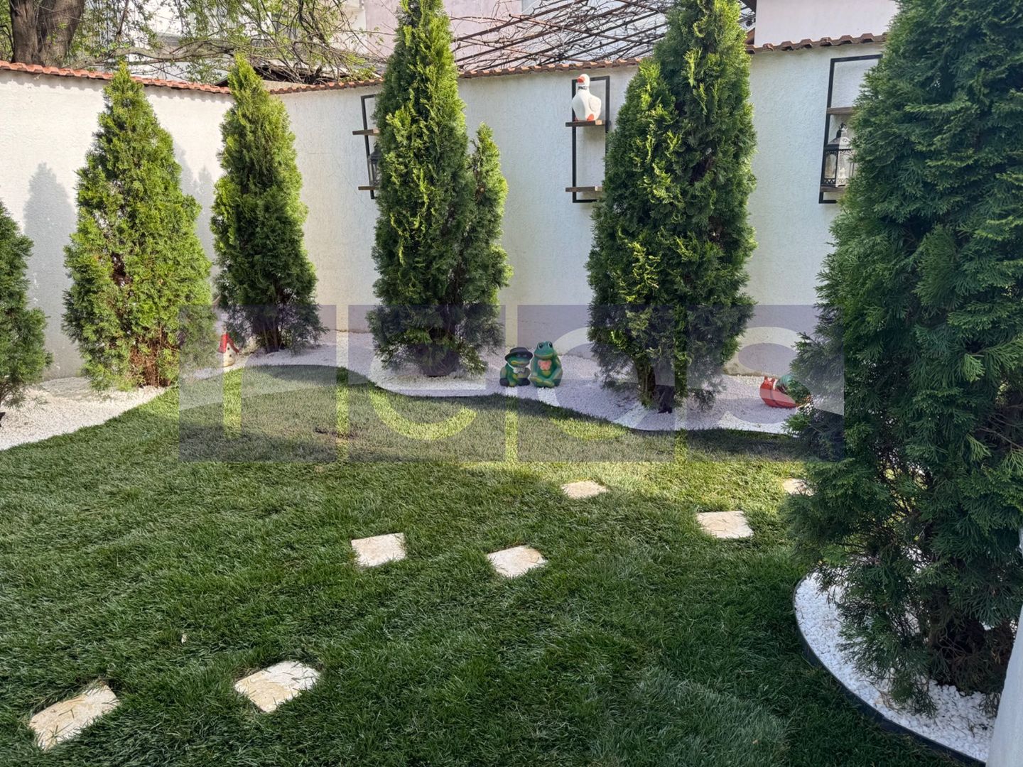 APARTAMENT 3 CAMERE DE VÂNZARE + CURTE PROPRIE + 2 LOCURI DE PARCARE - Poză 3