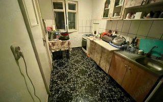 De vanzare apartament 3 camere, Pecineaga/Rahova - Poză 6