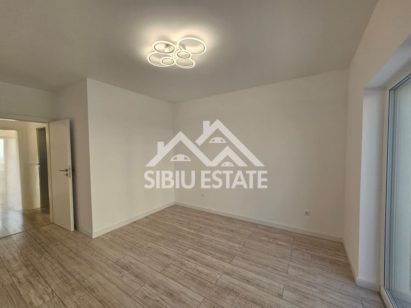 Apartament cu gradina, 3 camere Ready to move - Poză 15