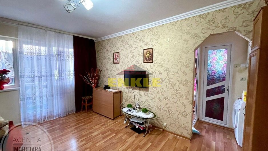 De vânzare apartament cu 2 camere semidecomandat, zona Primăverii. - Poză 1