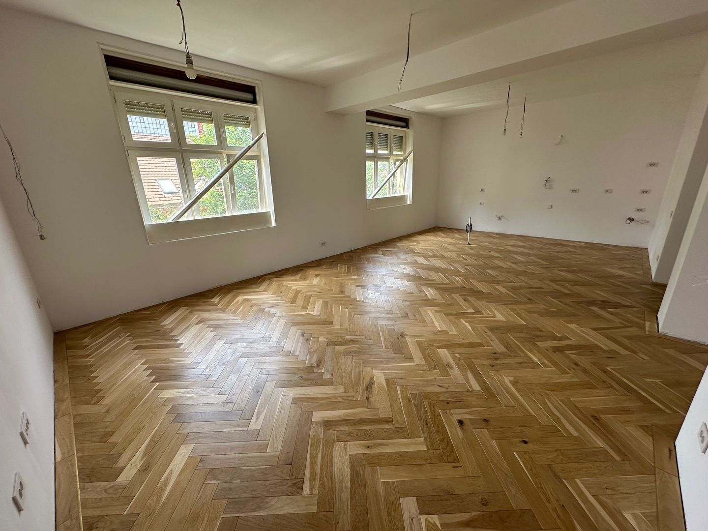 Apartament renovat în clădire istorică - are garaj - Poză 3