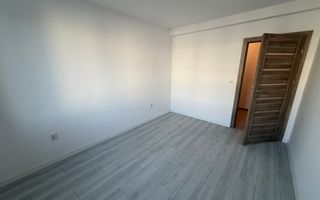 Etaj 2. Disponibil imediat. Decomandat. TVA 21% inclus in pret - Poză 9