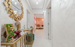Apartament spațios cu 4 camere - renovat modern, mobilat și utilat - Poză 2