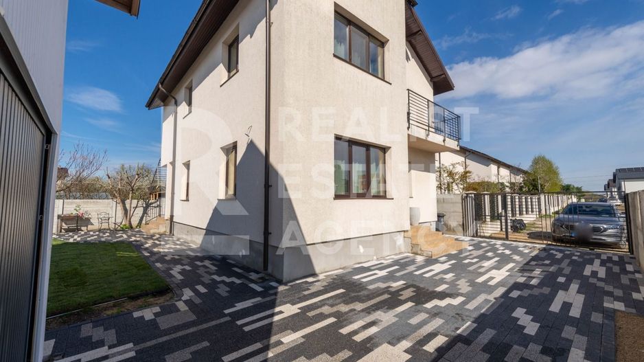 Vila in Tunari cu garaj si spatii de depozitare - Poză 2