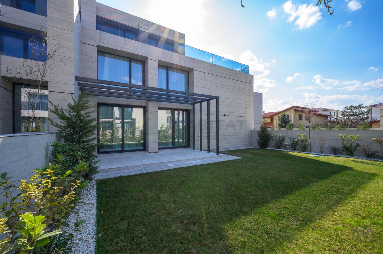 Vilă premium Pipera – 5 camere, grădină, garaj, 384 mp - Poză 4