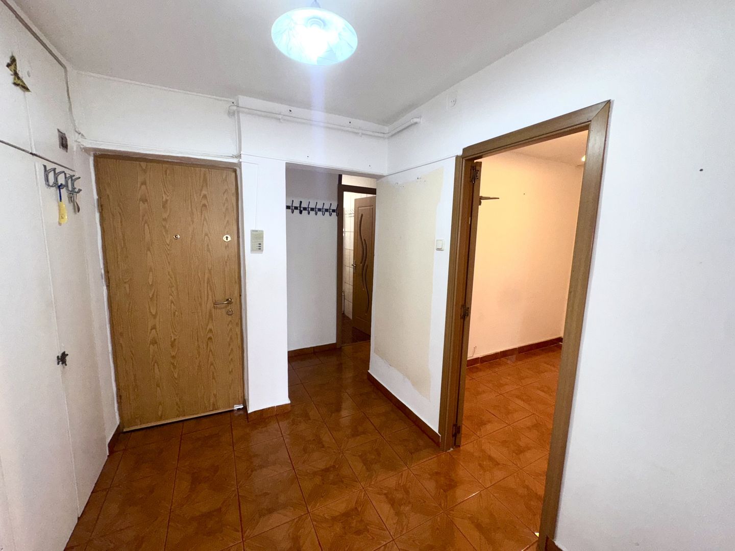 Apartament spațios 3 camere | Etaj 1/8 | Bloc reabilitat - Poză 2