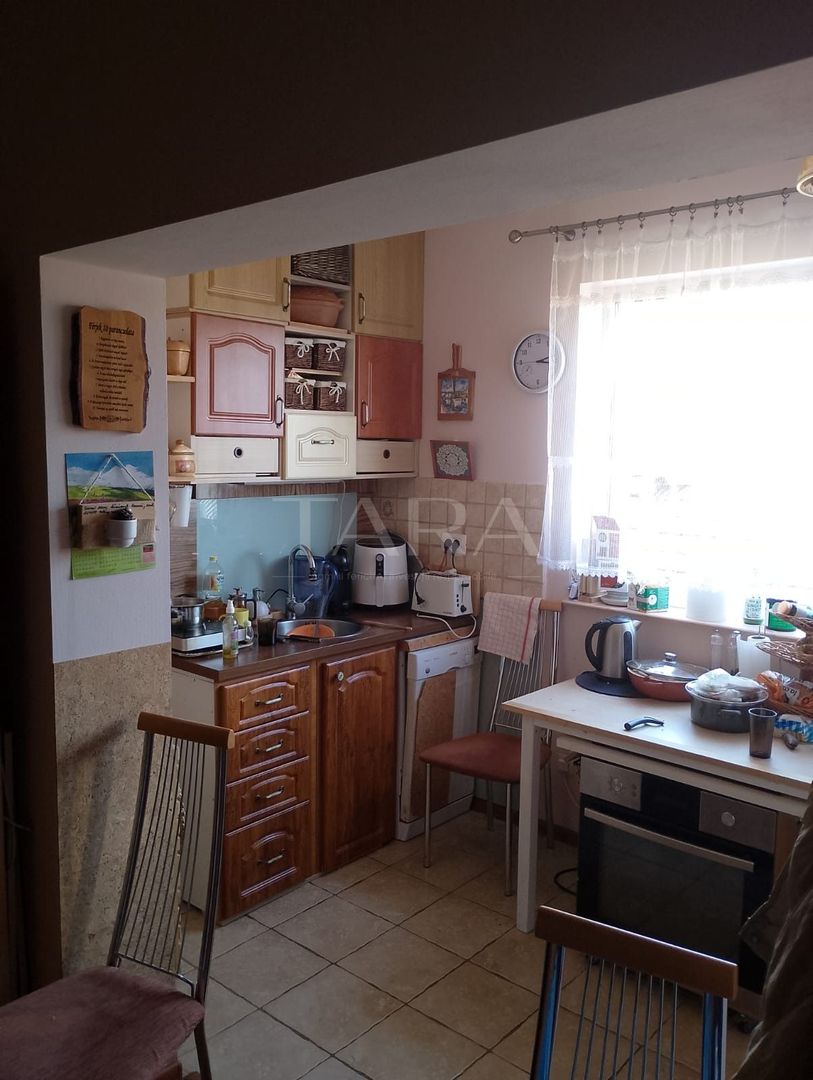 Apartament la casa, curte interioară,  foișor cu grill. - Poză 2