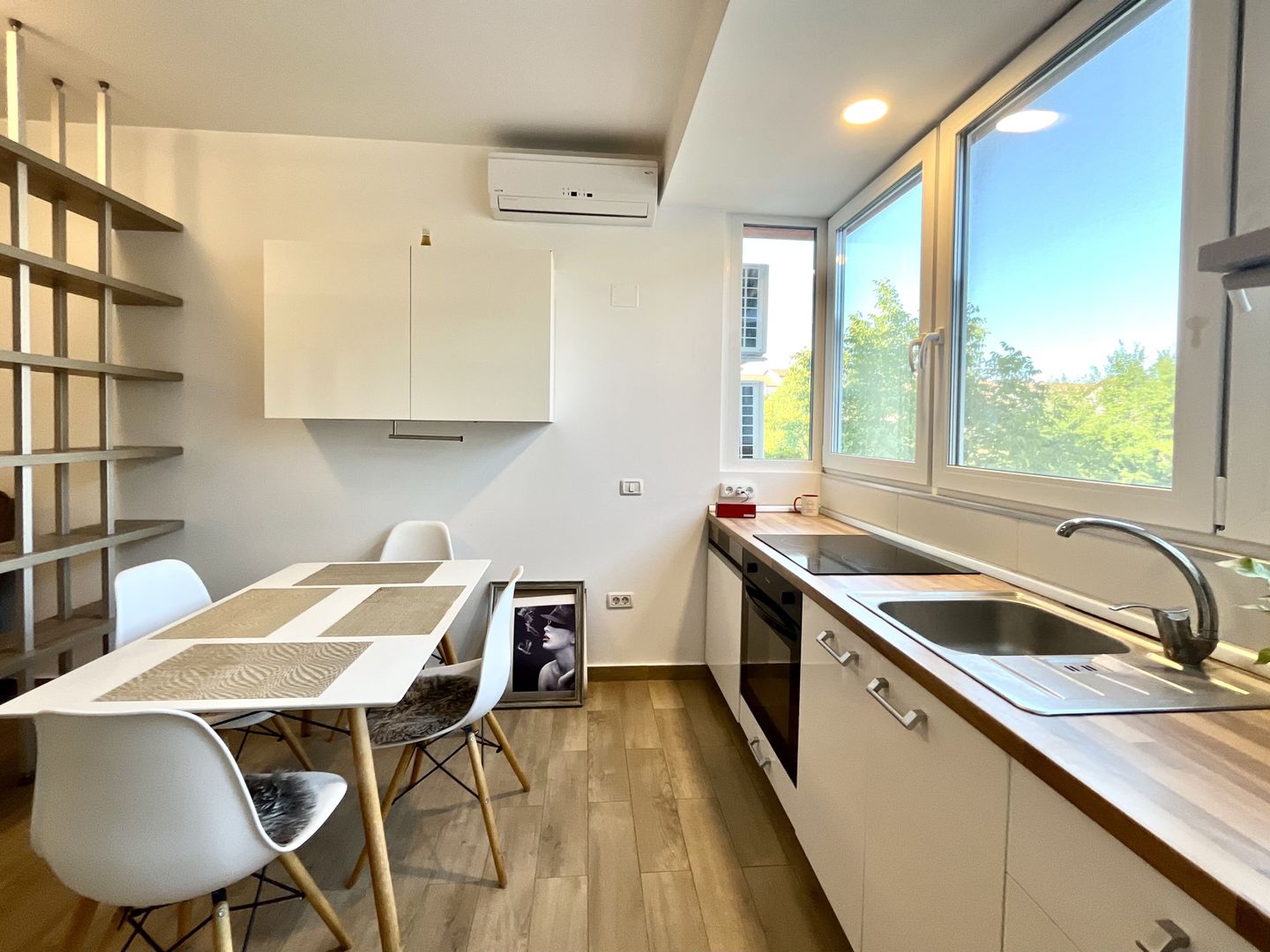Apartament cu 3 camere,  spațios si primitor, in Soarelui- Sud Plaza - Poză 7