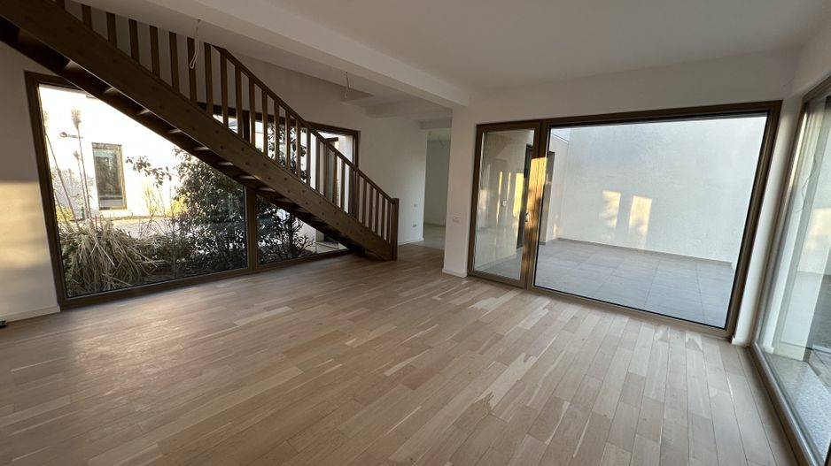 Casa cu 5 camere - Dumbarvita - Poză 1