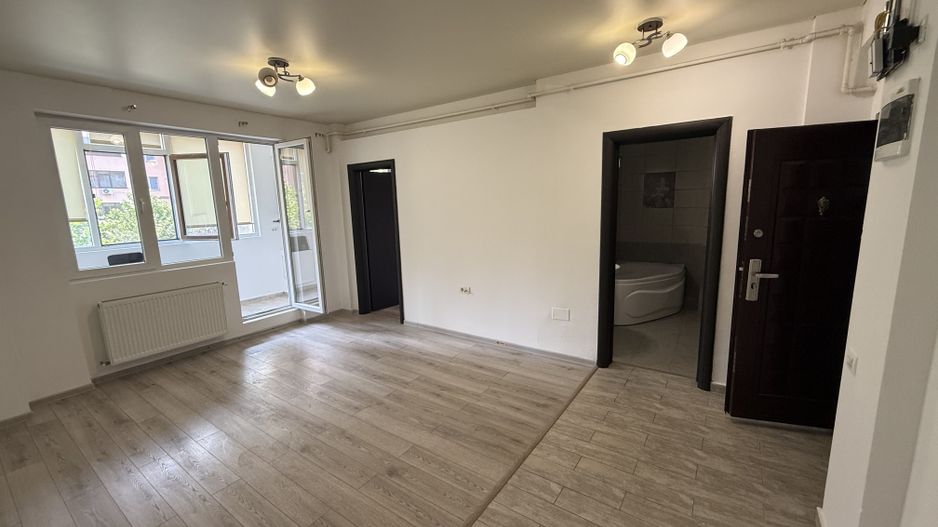 Garsonieră dublă 39mp- living + dormitor + balcon mare - Etaj 1 - Poză 1