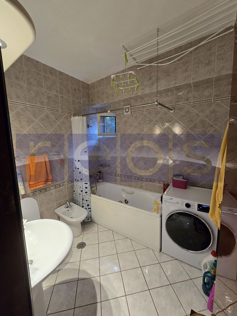 DE VANZARE APARTAMENT 4 CAMERE ZONA CENTRALA - Poză 5