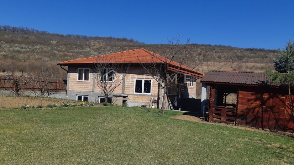 Casa la rosu de vânzare sau schimb cu apartament în Tg Mureș - Poză 3