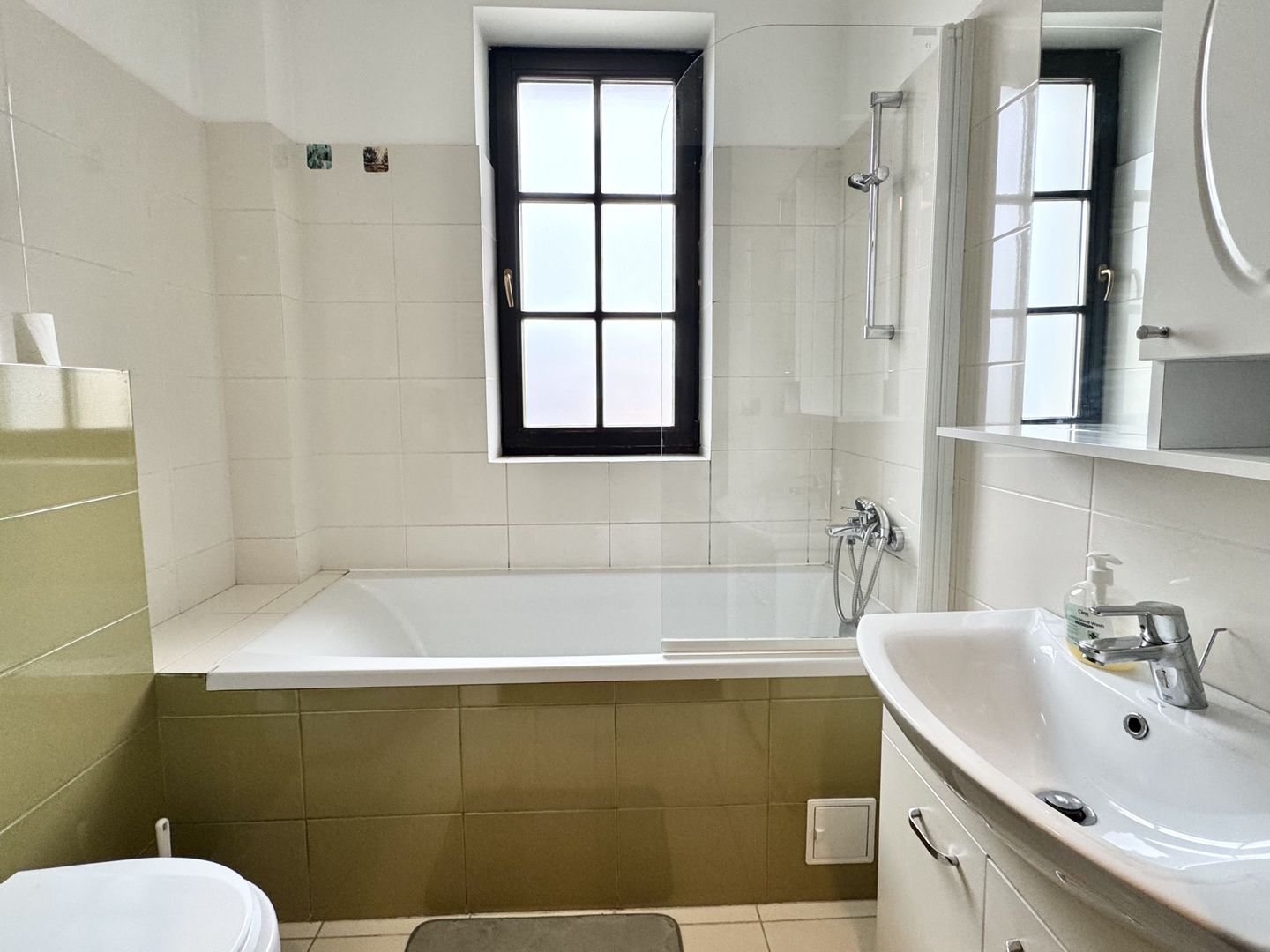 Spațiu, lumină și liniște – 2 Camere în zona Ronat - Poză 8