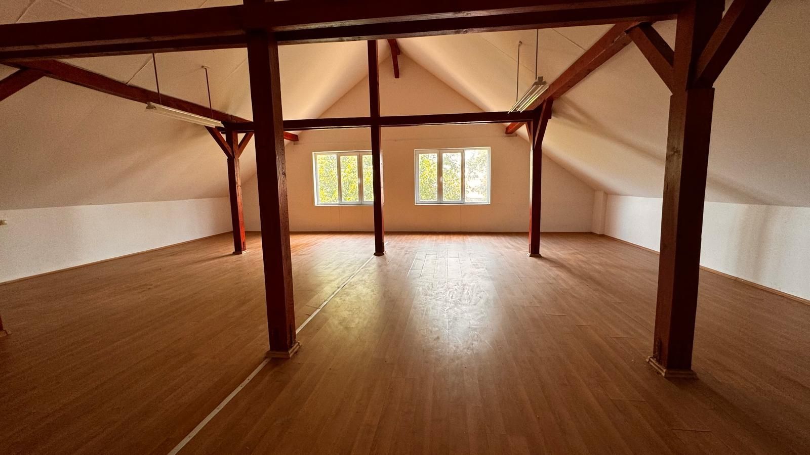 Complex de clădiri administrative – Livada, 310.000 E. Comision 0. - Poză 7
