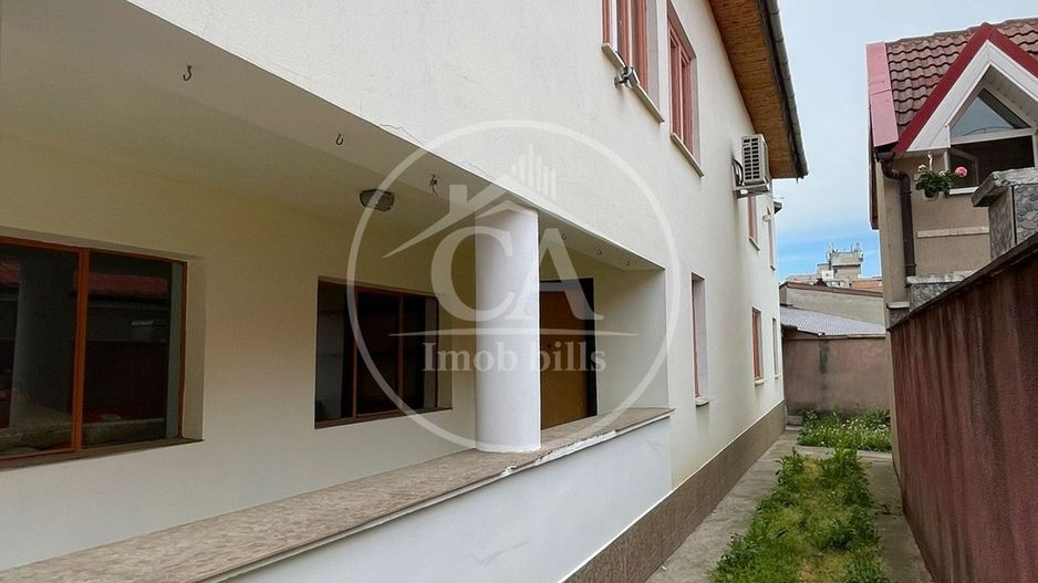 Casa de vânzare cu 8 camere de tip P+E+M in zona Rogerius, Oradea - Poză 30