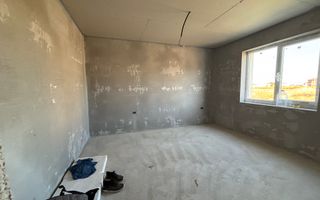 Casa individuala cu 4 camere in Mosnita Noua zona Castel - Poză 10