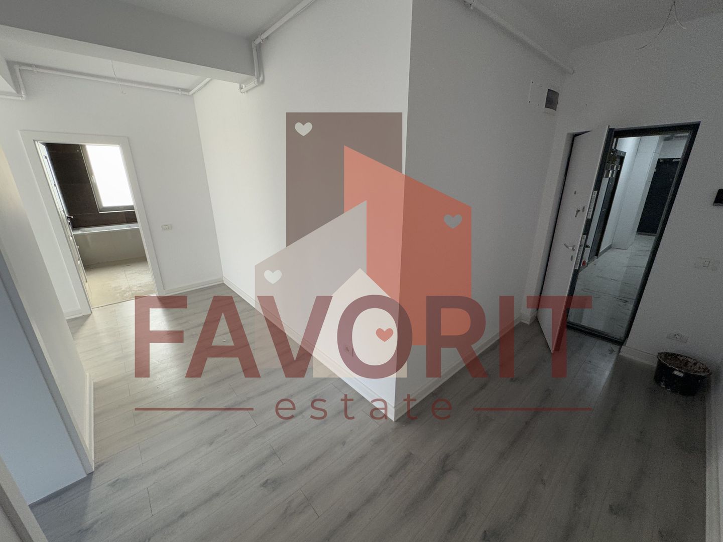 Spatios. Bloc NOU. Disponibil imediat. Strada asfaltata. - Poză 3