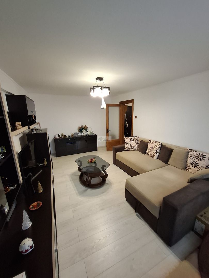 Se vinde apartament 3 camere/ultracentral/Focsani - Poză 2