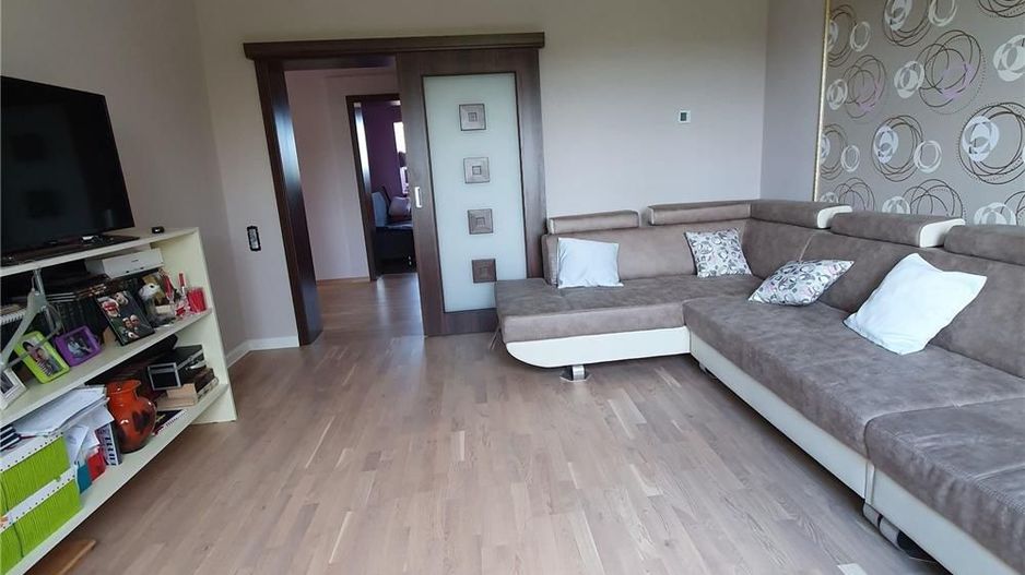 Apartament 3 camere etajul unei case zona Fabric - Poză 1