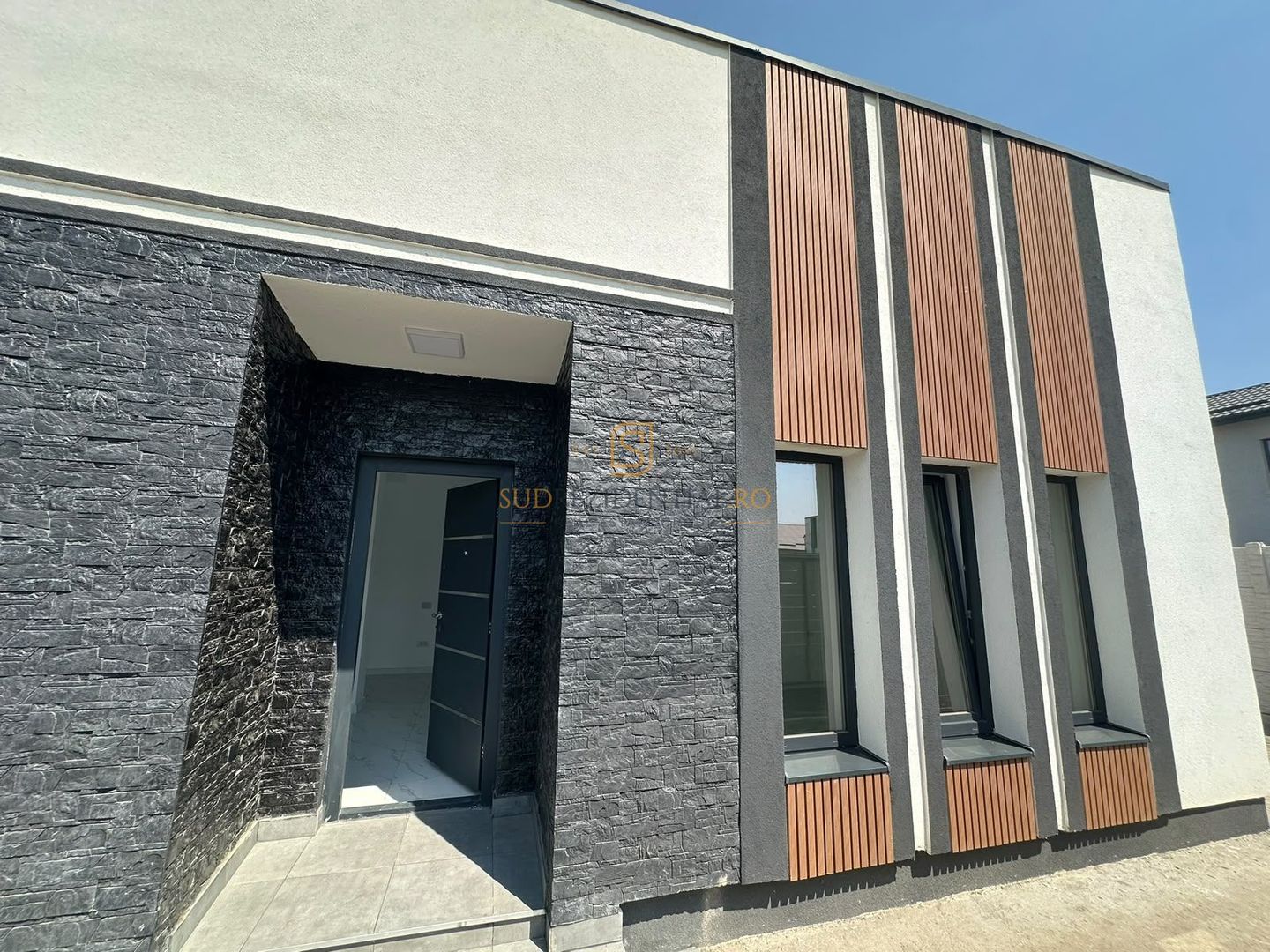 Casă individuală, 4 camere, teren 309 mp - Comuna Berceni - Poză 2
