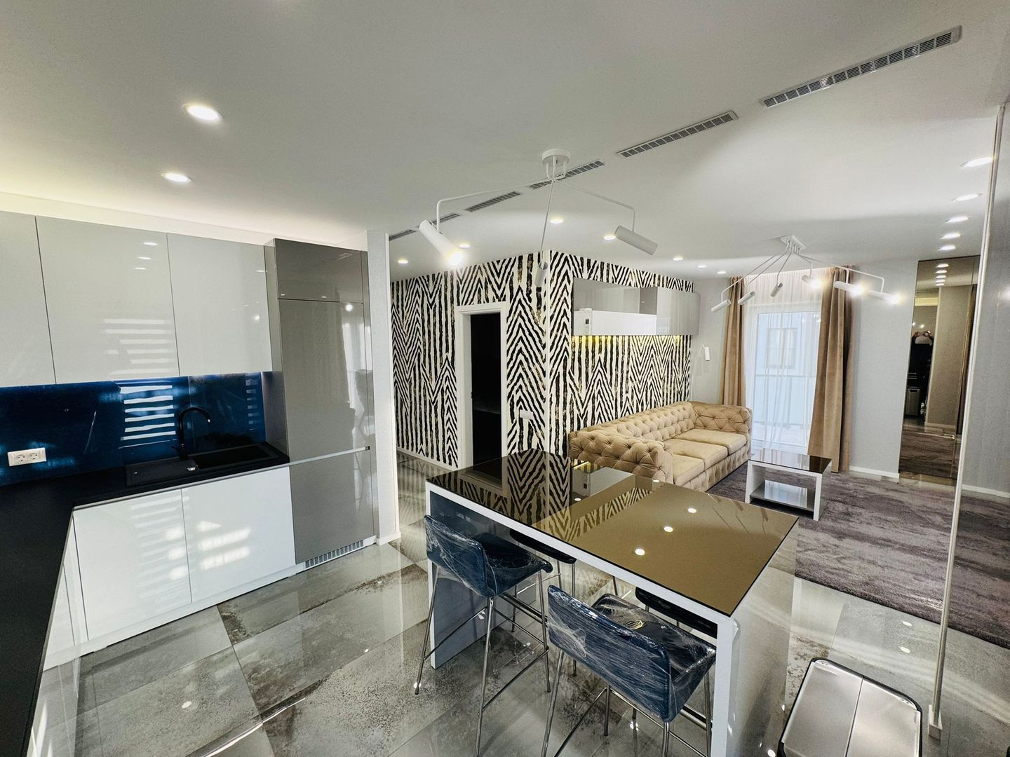 Apartament superfinisat | 2 camere  | 2 parcări | M. Romanul - Poză 4