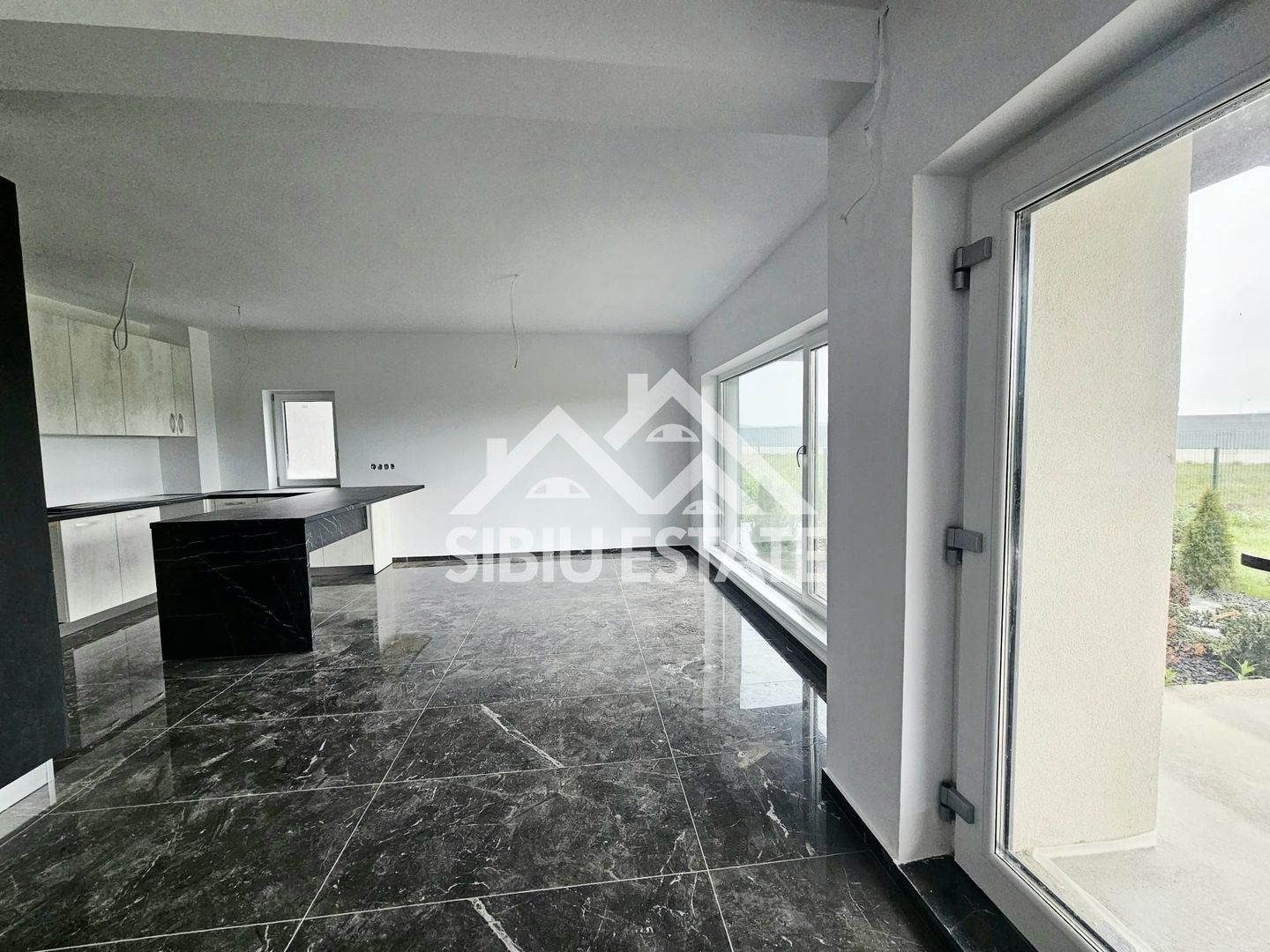 Casa cu garaj si teren mare super pret - Poză 25