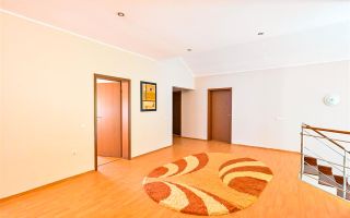 Vila cu 1.500 mp teren, gradina amenajata, linistita zonare,  Halchiu, Brasov - Poză 17
