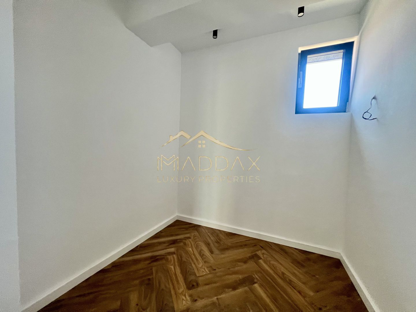 Vilă **6 camere  **451mp // Zona Iancu Nicolae - Poză 82