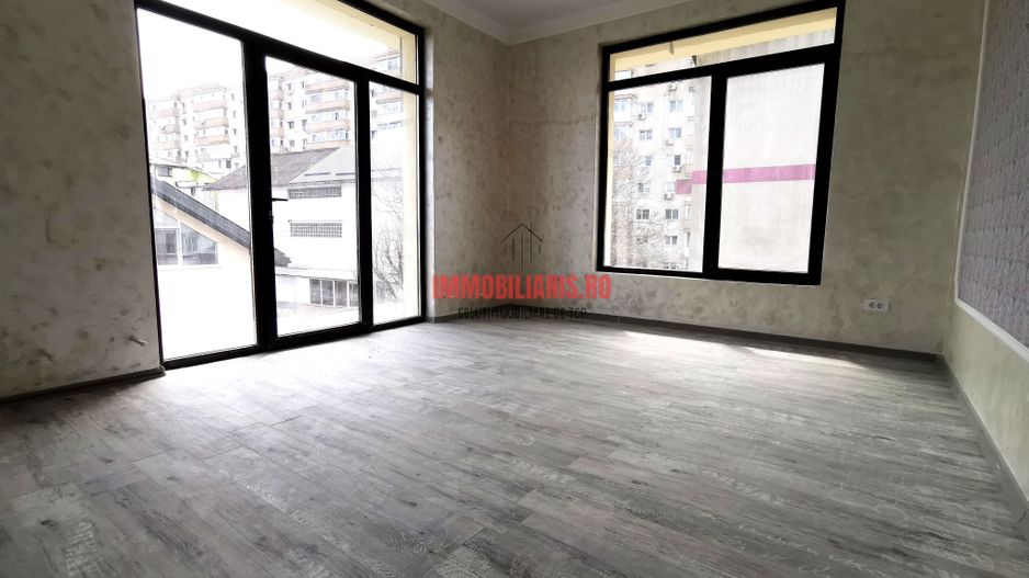 Ozana-Metrou 1 Decembrie 1918 - Casa P+2+M - Prima Inchiriere - Poză 10