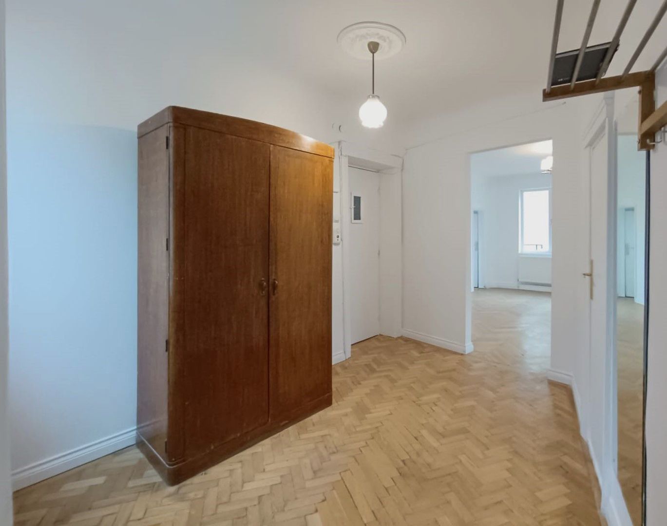 Inchiriem apartament complet renovat zona Universitatii - Poză 27