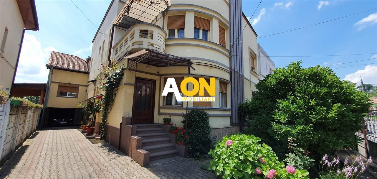 Casa situata ultracentral langa Poarta I a Cetatii Alba Carolina - Poză 1