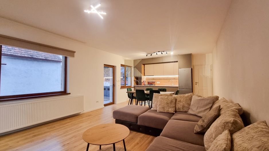 Casa cu 3 camere, curte proprie, renovata complet, Astra - Poză 1