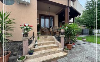 Vila renovat de vanzare D+P curte proprie 774 mp, semicentral Arad - Poză 1