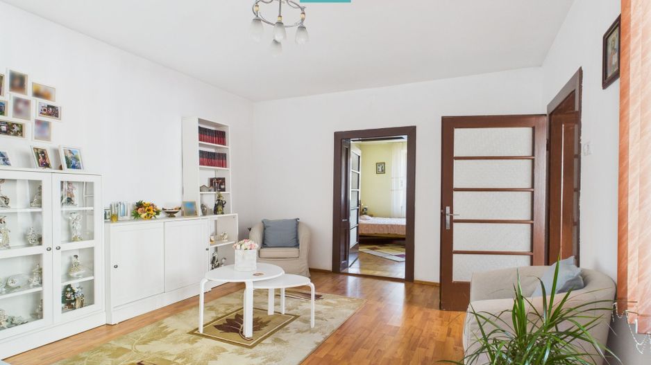 Casă cu 4 camere, curte și atelier mecanic - Sebeș - Poză 1