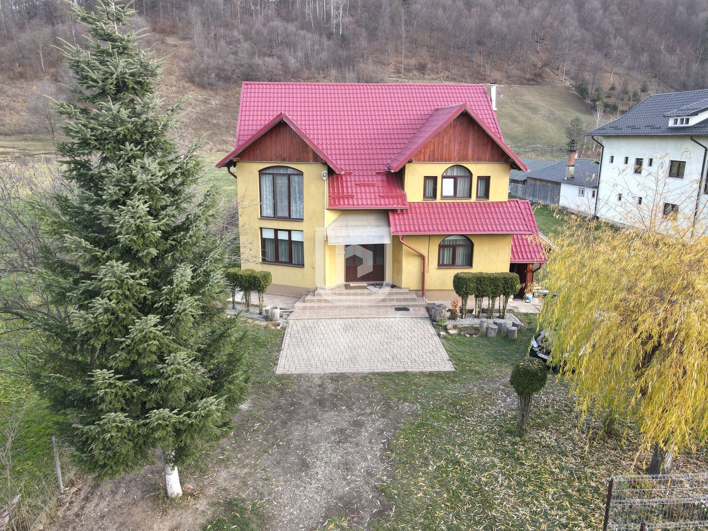 Casa cu 4 dormitoare | strada Manastirii | Gura Humorului - Poză 1