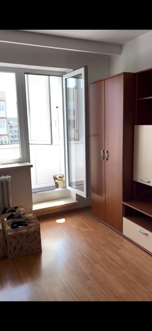 Garsoniera spatioasa, decomandata, 300 m metrou Dristor, investitie, bloc solid - Poză 1