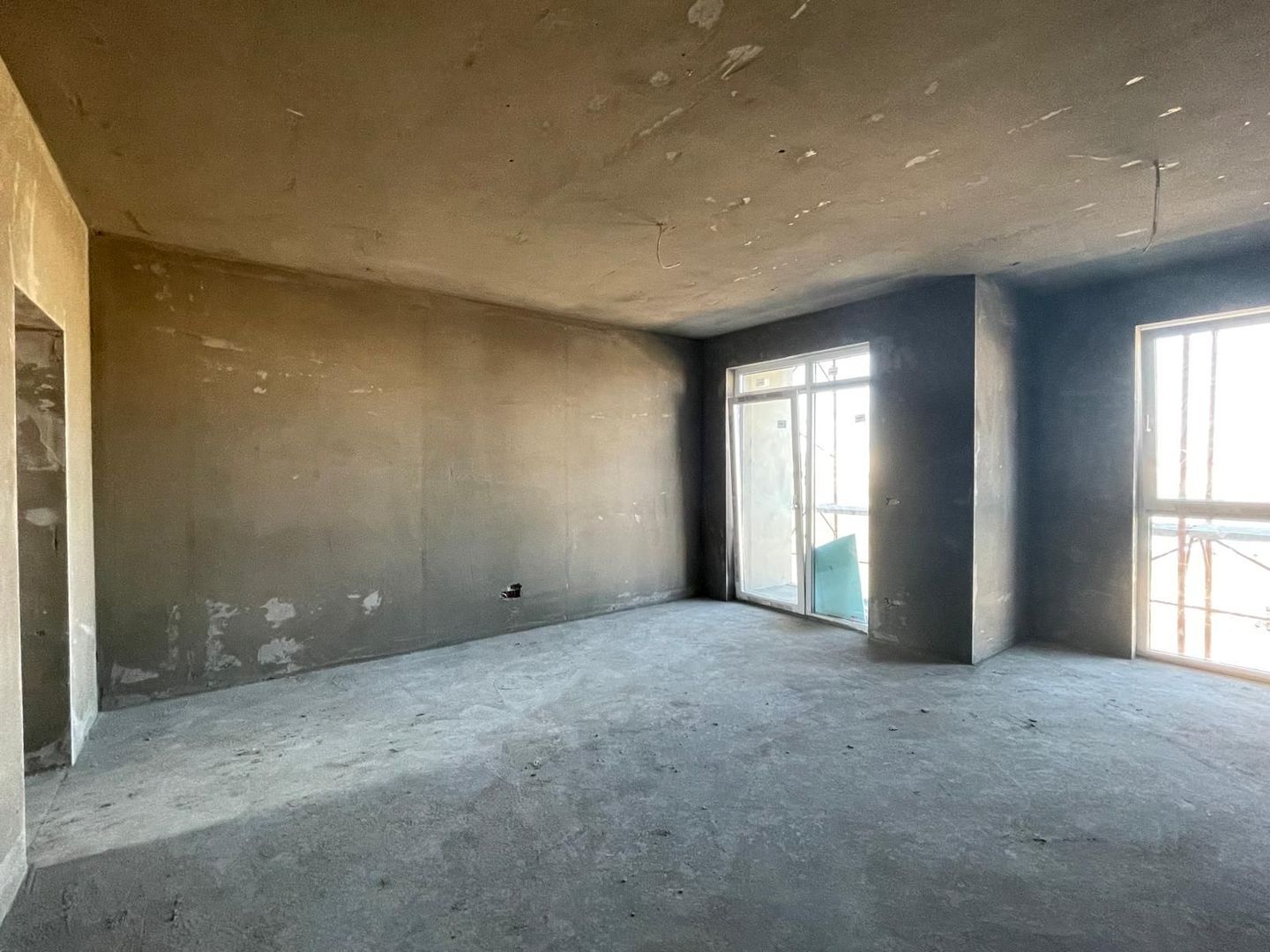 Apartament 3 camere - semidecomandat - 1450€/mp - Poză 1