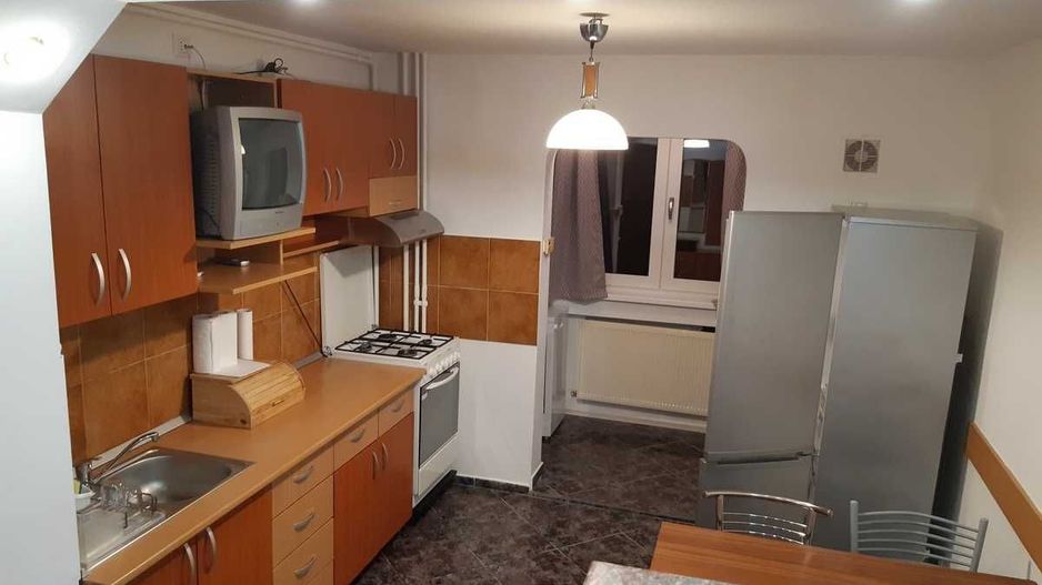 De închiriat: Ap. 2 camere decomandat - Metrou Apărătorii Patriei & Parcare - Poză 2