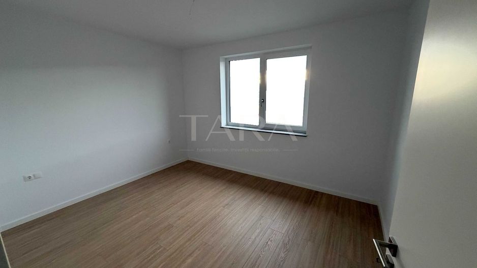 Apartament de vanzare, 3 camere, boxa inclusa, parcare. - Poză 6