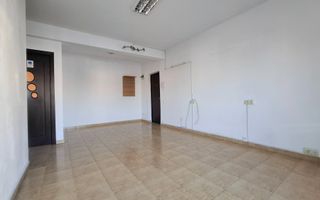 Spațiu comercial, 40mp, parcare, baie, balcon, strada Eroilor - Poză 3