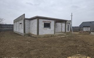 Casa la rosu de vanzare situata in Manolesti , pret 100.000 euro neg ! - Poză 4